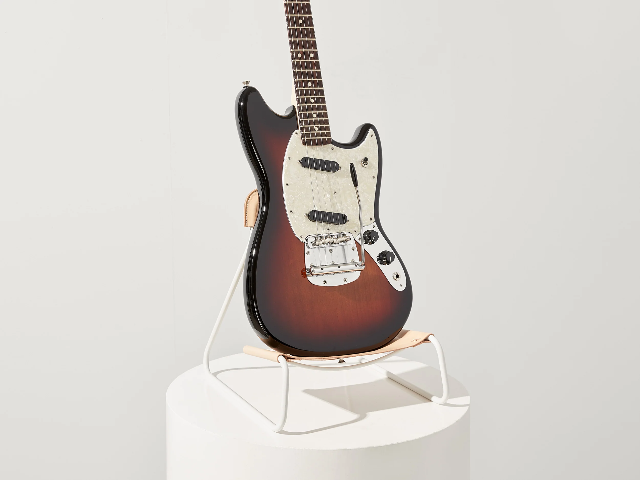 Fender American Performer Mustang - 3-Tone Sunburst - Image 7