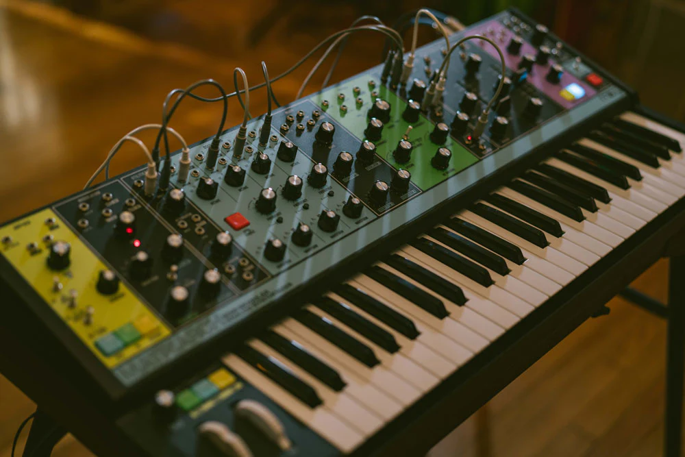 Moog Matriarch Patchable 4-note Paraphonic Analogue Synthesiser - Image 8