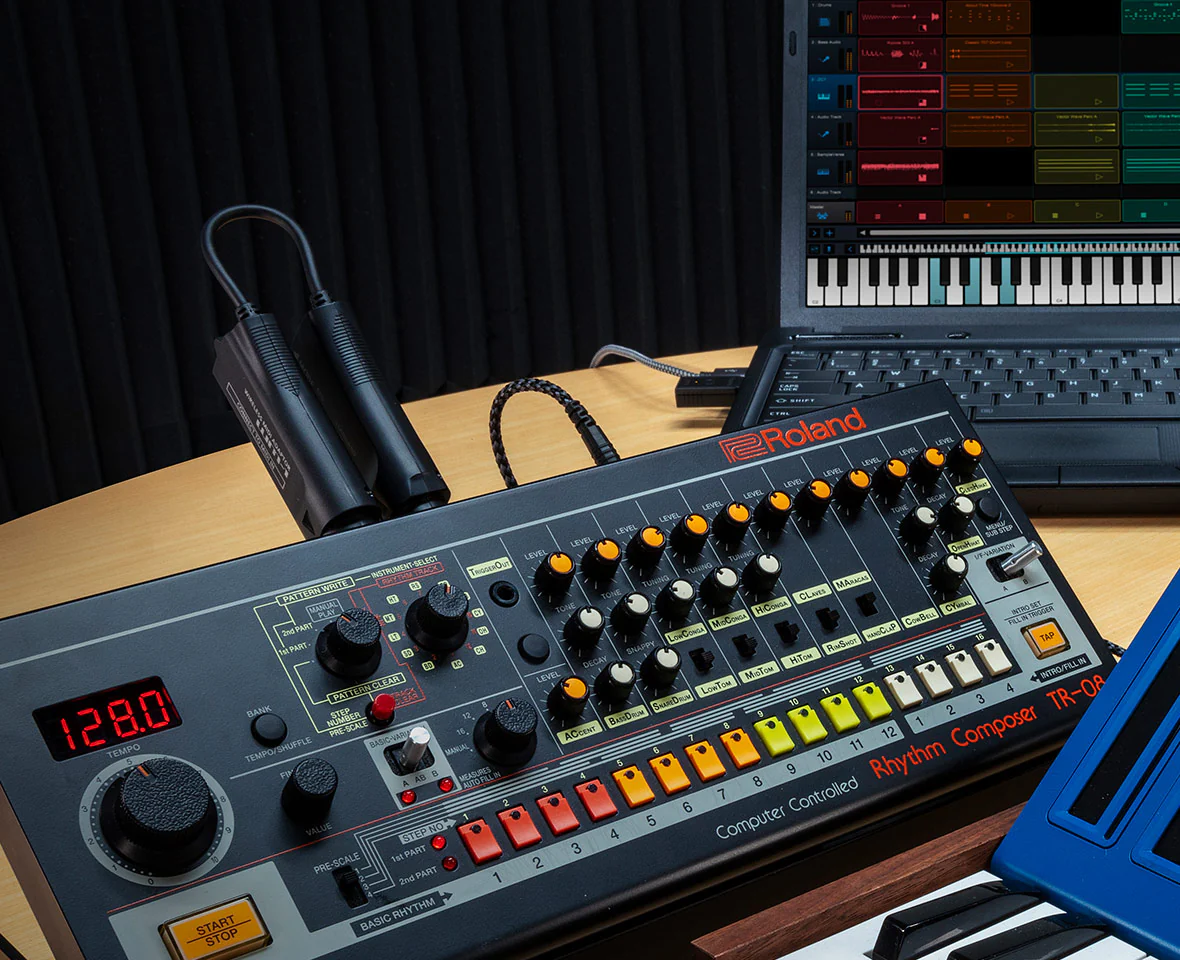 Roland WM-1D Wireless MIDI Dongle - Image 3
