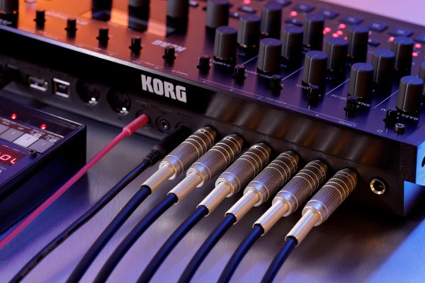 KORG Drumlogue Hybrid Drum Machine - Image 12