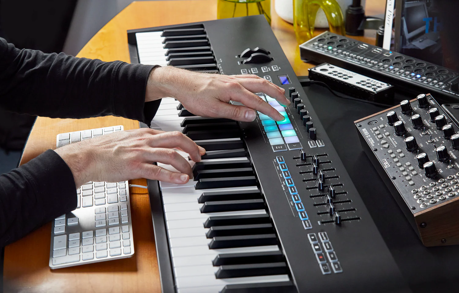 Novation Launchkey 88 MK3 MIDI Keyboard Controller - Image 8