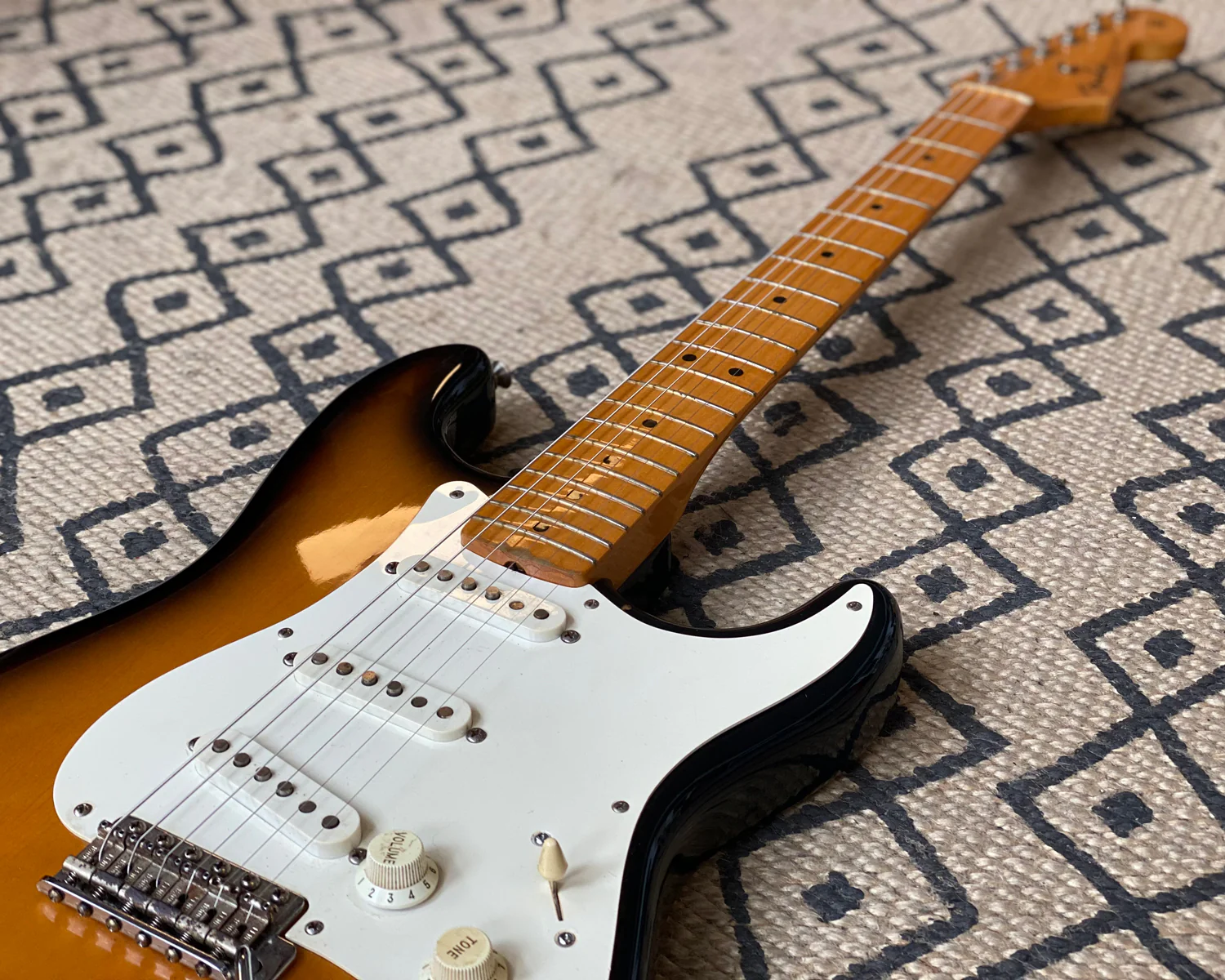 '94 Fender US Vintage Series - '57 Reissue Stratocaster - 2 Colour Sunburst - Image 13