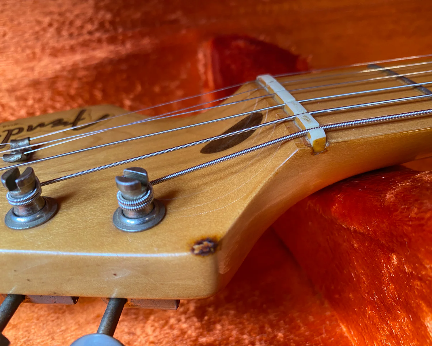 '94 Fender US Vintage Series - '57 Reissue Stratocaster - 2 Colour Sunburst - Image 9