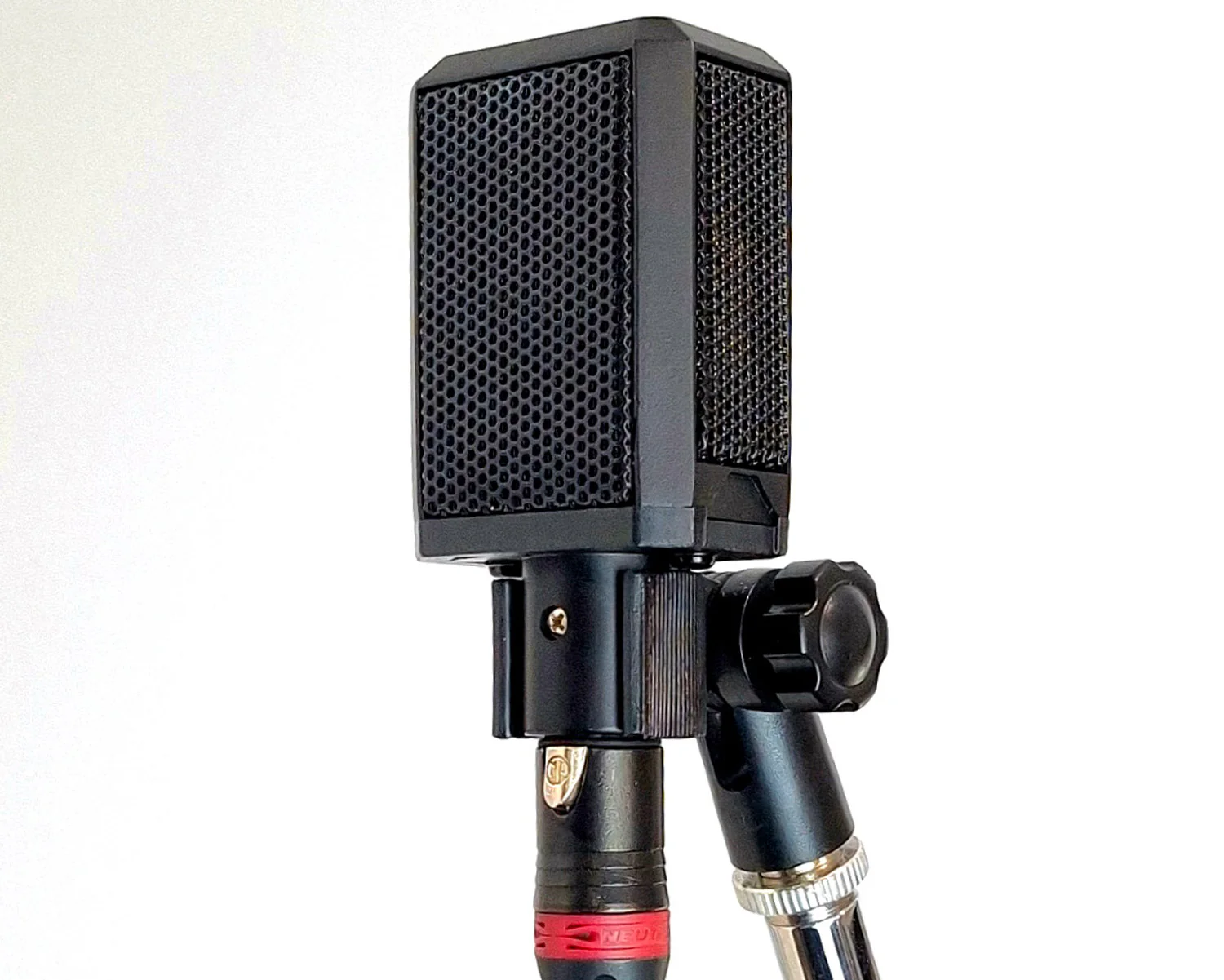 DrAlienSmith Capsule8 Figure 8 Dynamic Microphone