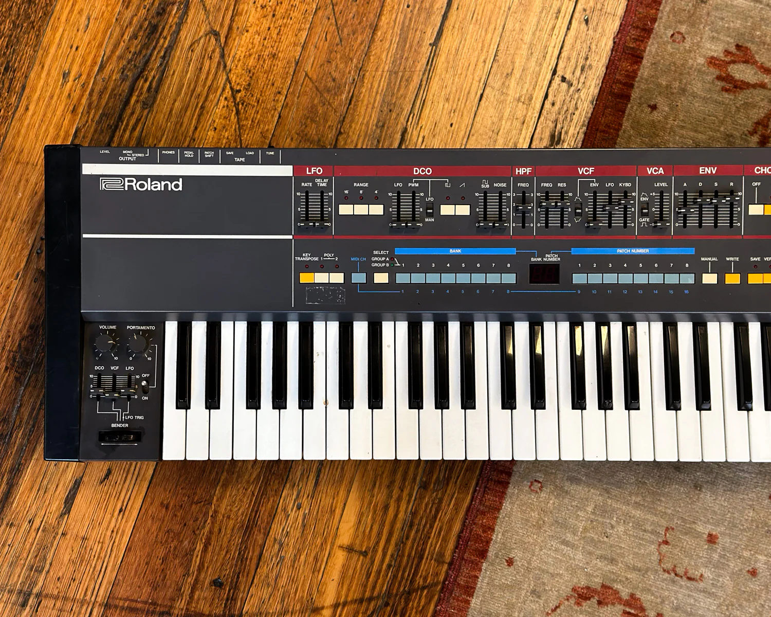 Roland Juno 106 Polyphonic Analogue Synthesizer - Image 3