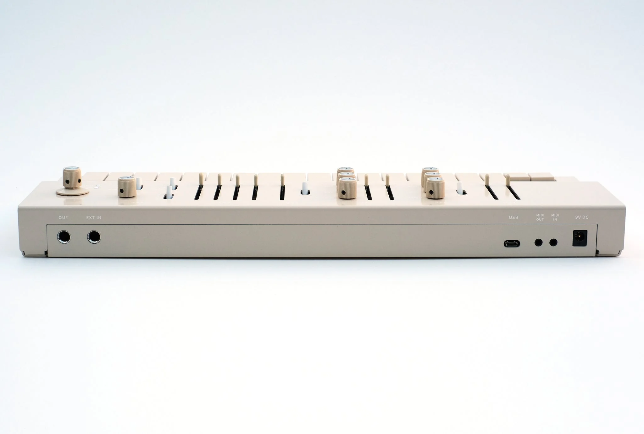 Vongon Replay Polyphonic Synthesizer with Multi-Mode Arpeggiator - Image 3