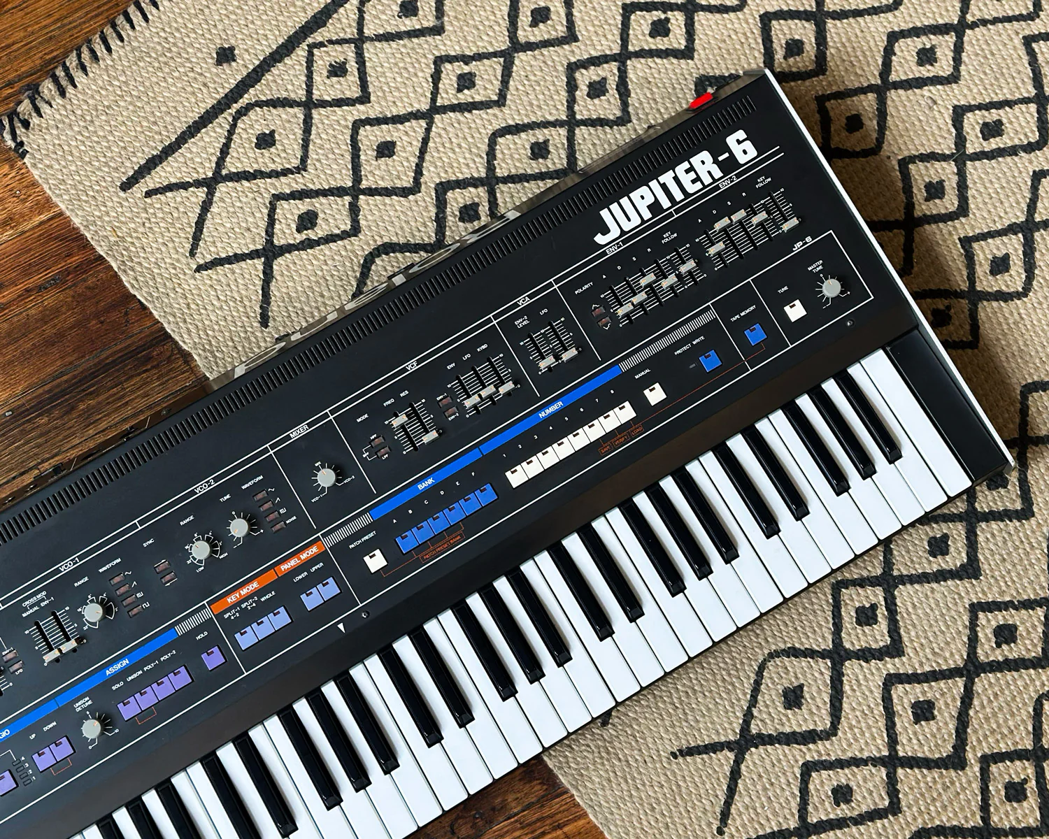 Roland Jupiter 6 Polyphonic Analogue Synthesizer - Image 3