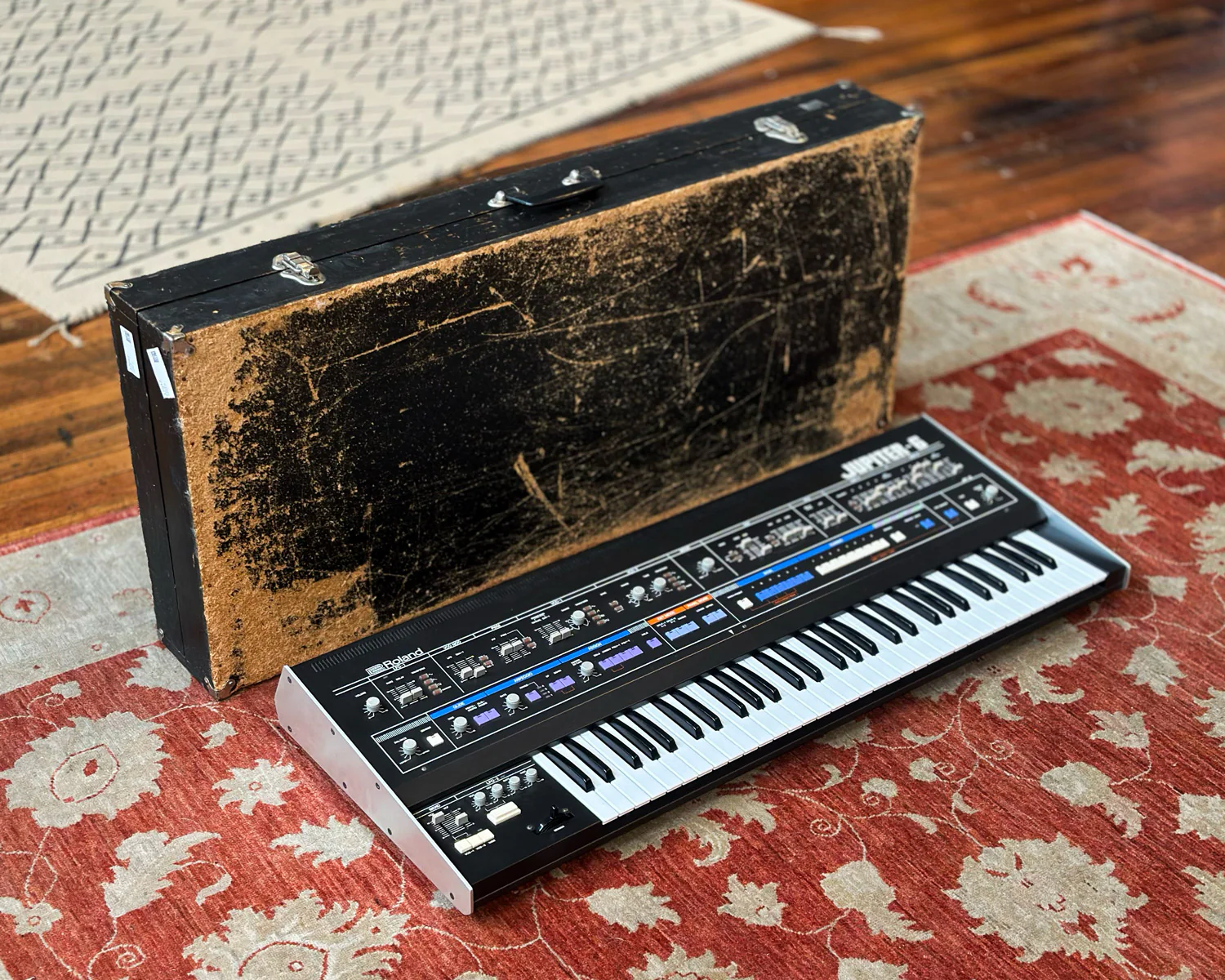 Roland Jupiter 6 Polyphonic Analogue Synthesizer - Image 8