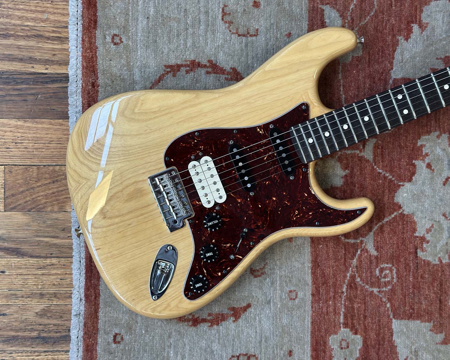 Fender FSR American Special Stratocaster HSS Ash w/Fender Case