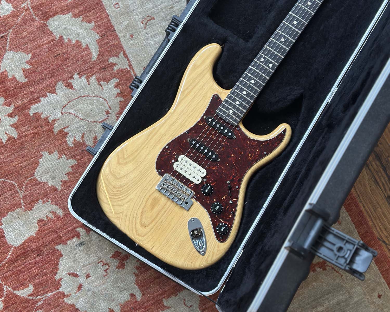 Fender FSR American Special Stratocaster HSS Ash w/Fender Case - Image 11
