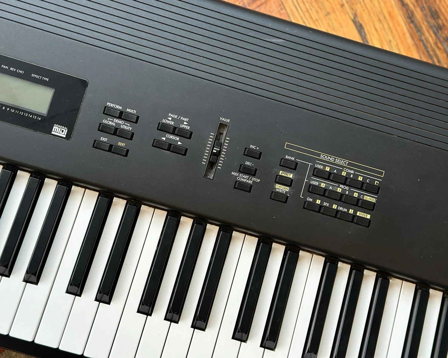 KORG N1 Workstation w/ Custom Nova Forge Flightcase - Image 7