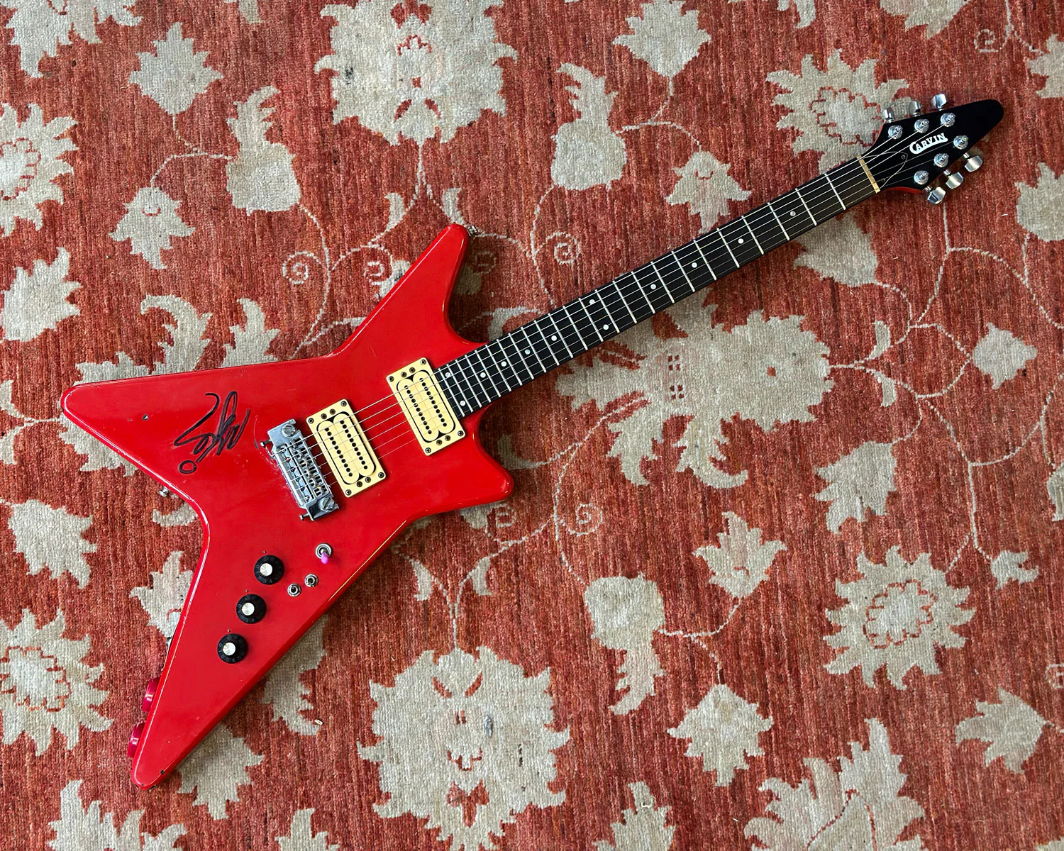 1980s Carvin V220 Hardtail Electric Guitar - Image 2