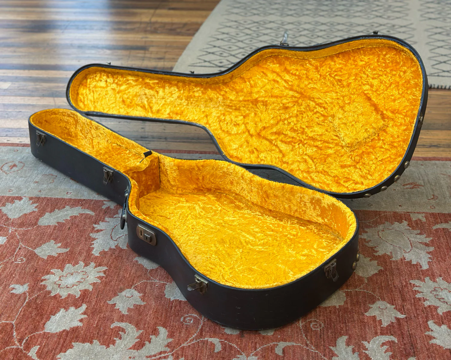 Siliato Vintage Dreadnought Case - Image 4