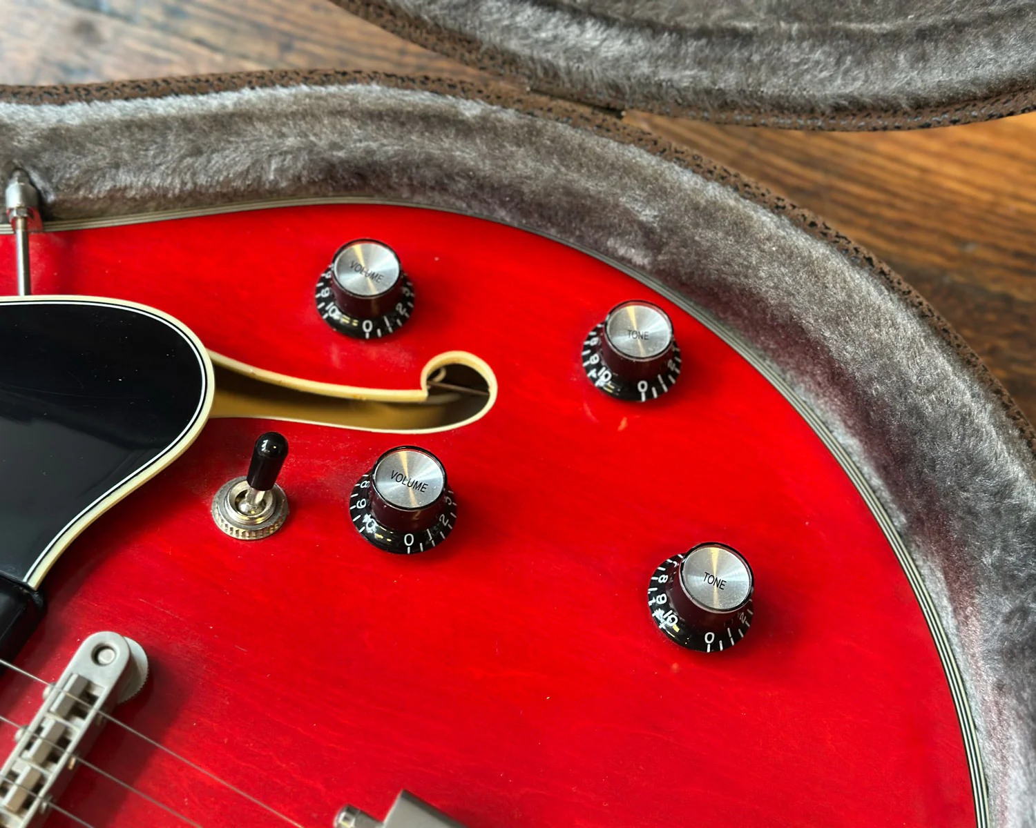 Eastman T64/TV-T Archtop w/ OHSC - Cherry - Image 11