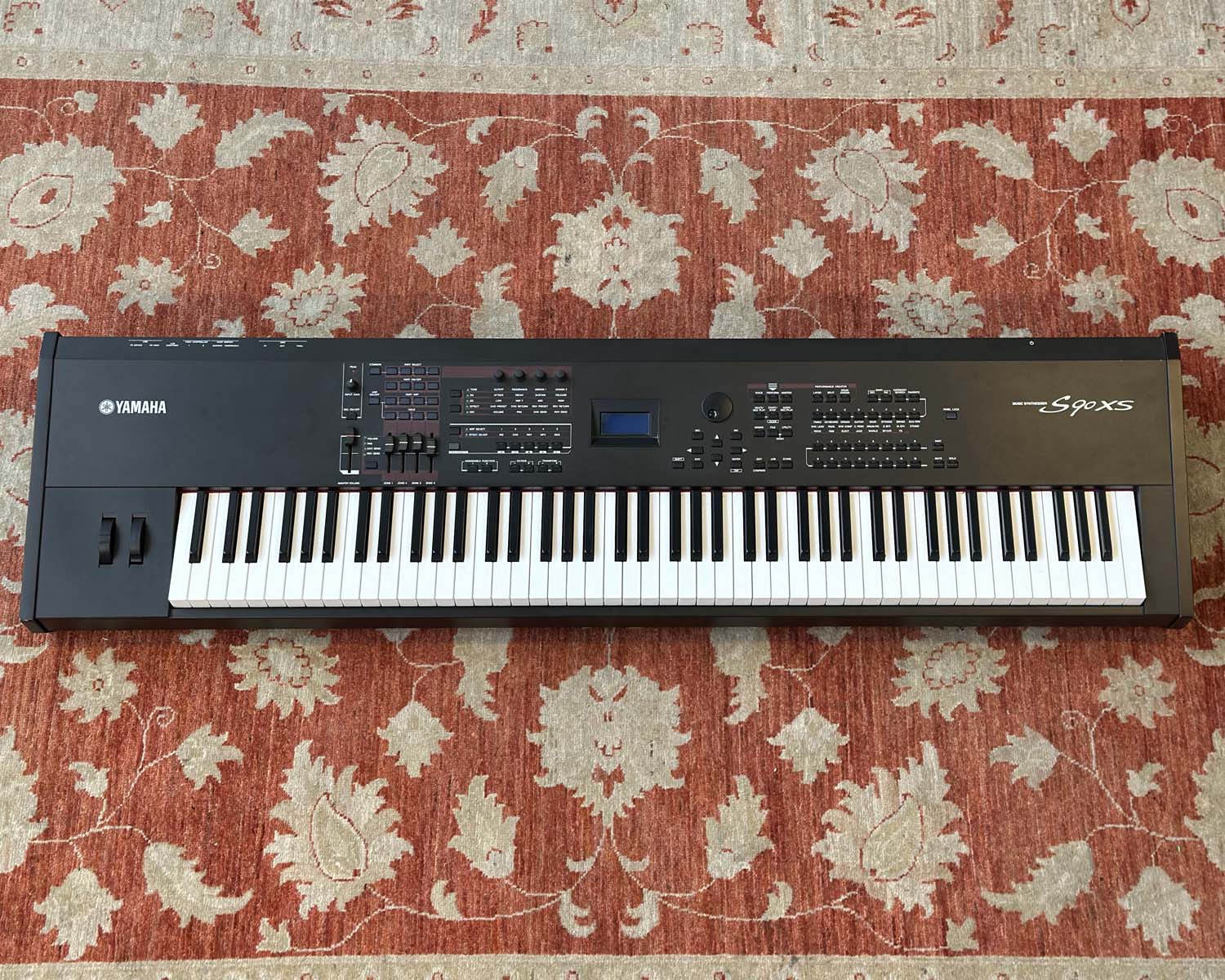 YAMAHA S90 XS 88-Key Synthesizer Stage Piano - Image 2