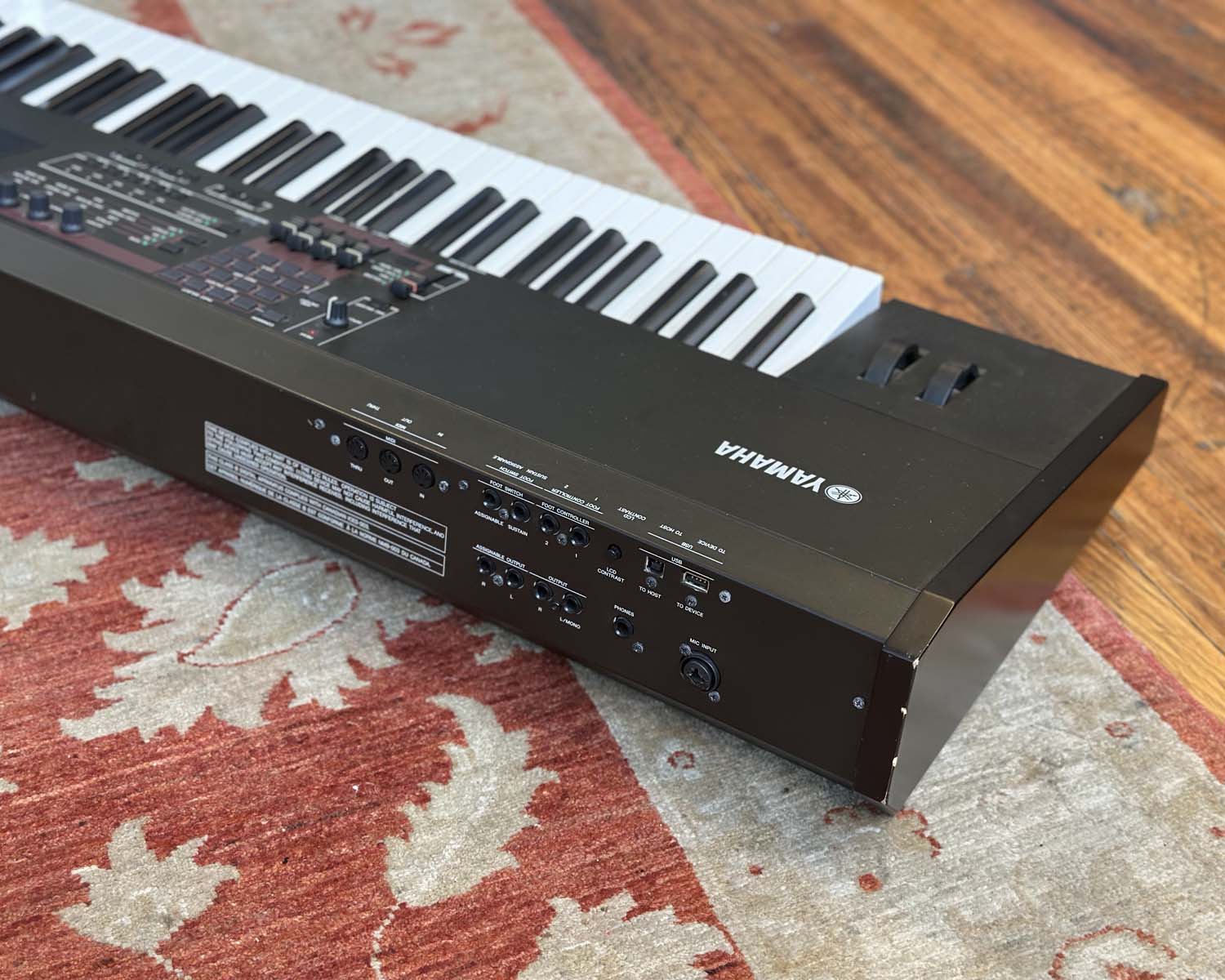 YAMAHA S90 XS 88-Key Synthesizer Stage Piano - Image 8